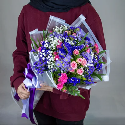 دسته گل رز مینیاتوری و آستر